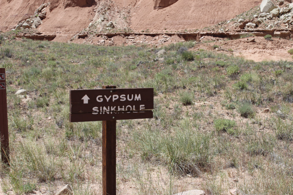 The trail sign to the Gypsum Sinkhole