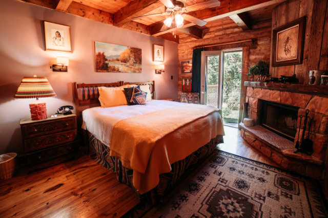 Photo of the Anasazi guest room