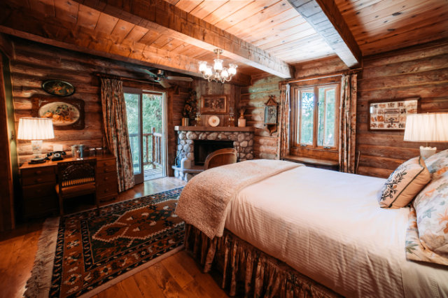 Photo of the Autumn guest room