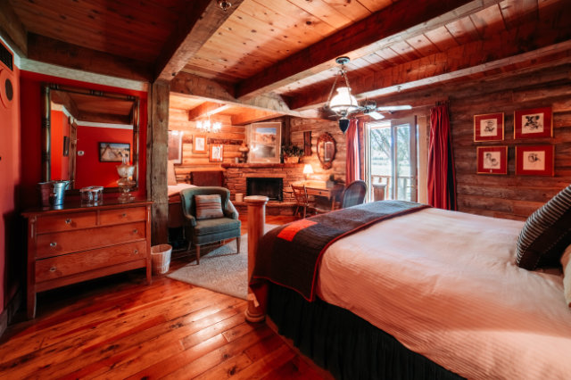 Photo of hte Cimarron guest room