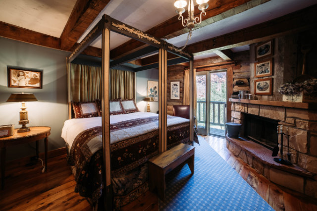 Photo of the Cornflower guest room