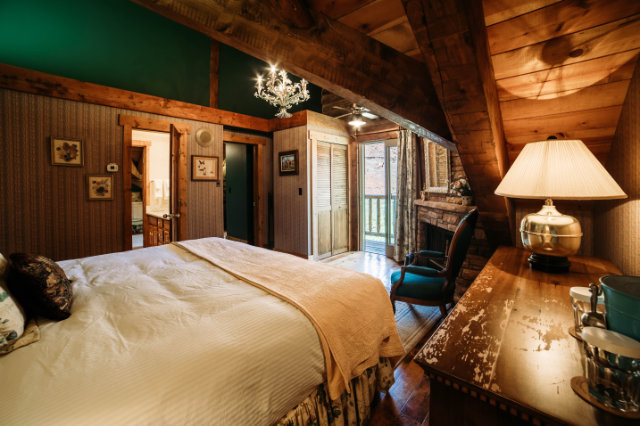 Photo of the Wildflower guest room